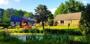 Detached cottage with pool close to Josselin